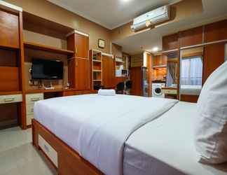 ห้องนอน 2 Well Equipped Studio at The Oasis Apartment Cikarang