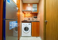 Phòng ngủ 6 Well Equipped Studio at The Oasis Apartment Cikarang