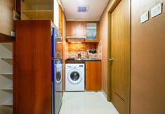 Phòng ngủ 7 Well Equipped Studio at The Oasis Apartment Cikarang