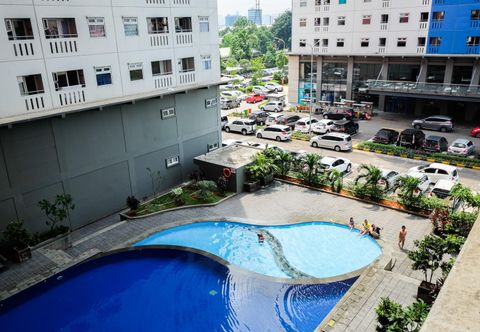Lobby Comfort 2BR with Pool View Green Pramuka City Apartment by Travelio