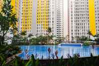 Swimming Pool 2BR + Sofa Bed The Springlake Summarecon Bekasi Apartment by Travelio