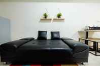 ล็อบบี้ 2BR + Sofa Bed The Springlake Summarecon Bekasi Apartment by Travelio