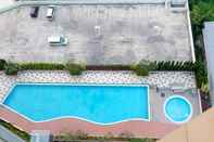 Swimming Pool Relaxing Studio The Oasis Cikarang Apartment