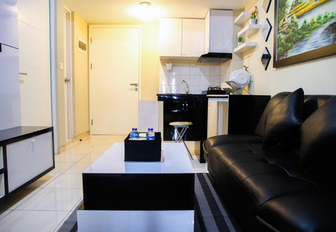로비 Deluxe and Modern 2BR The Springlake Summarecon Apartment by Travelio
