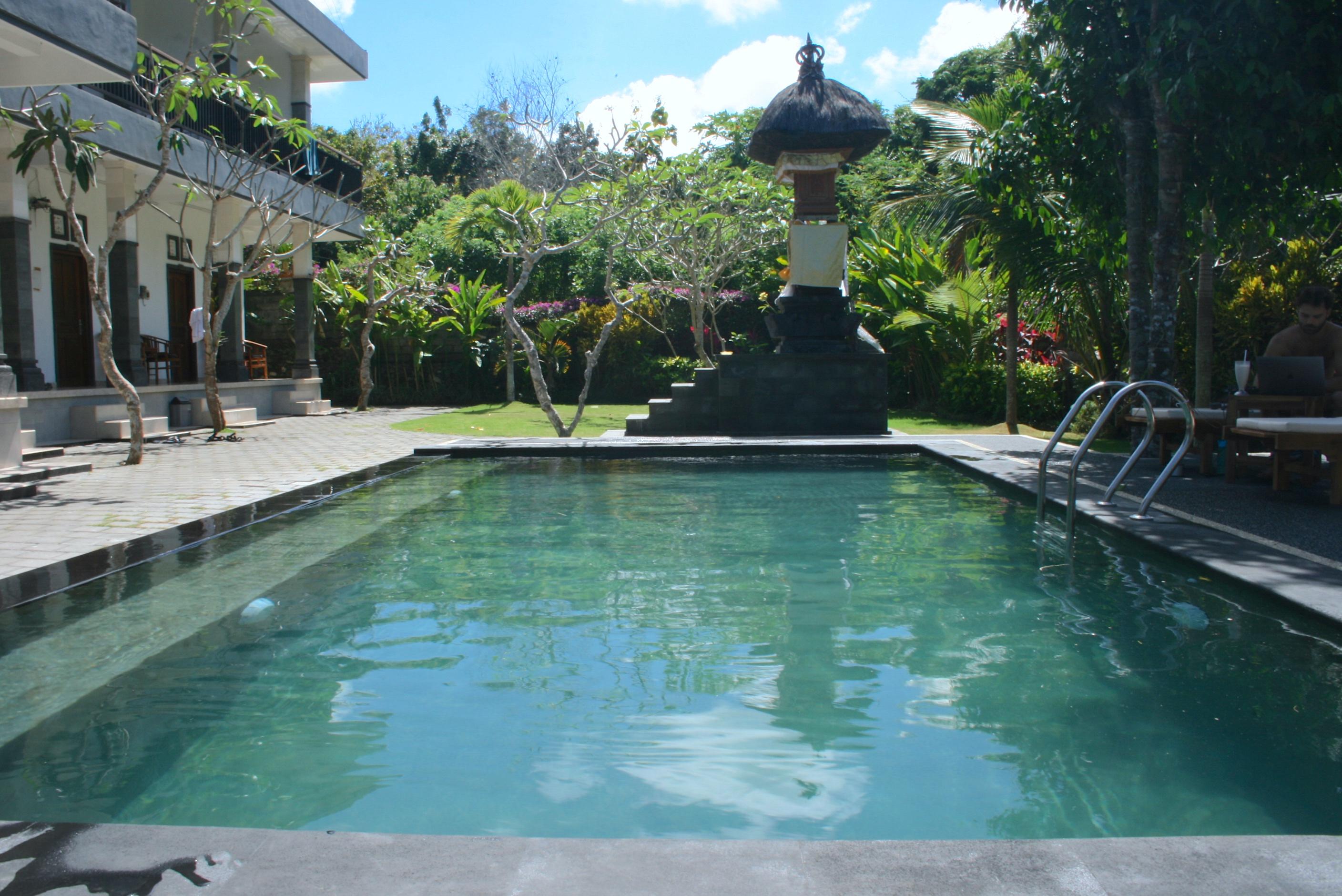 สระว่ายน้ำ 2 Uluwatu Made Guest House 