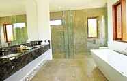 Toilet Kamar 6 Villa Liza