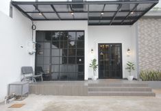 Exterior 2 Flamboyan Residence
