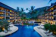 Kolam Renang Radisson Resort and Suites Phuket