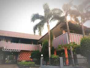 Bên ngoài 4 Hotel Sinergi Gresik