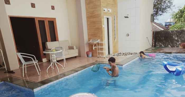 Swimming Pool Villa Suzan