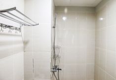 ห้องน้ำภายในห้อง 2 Brand New Studio The Oasis Apartment by Travelio