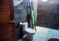 In-room Bathroom 3 Fins Villa Medewi 