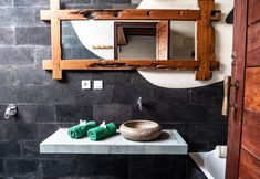 In-room Bathroom 4 Fins Villa Medewi 