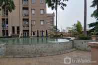 Kolam Renang Best 3BR Apartment Grand Palace Kemayoran with Free Parking by Travelio