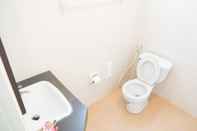 Toilet Kamar Moon Inn Hotel