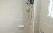 Toilet Kamar 4 WHITE Residence