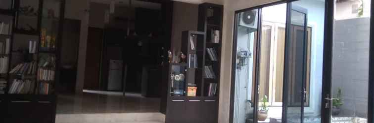 Lobi Jogja VIP Homestay Flamboyan