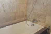 In-room Bathroom Jogja VIP Homestay Flamboyan