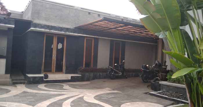 Luar Bangunan Jogja VIP Homestay Flamboyan