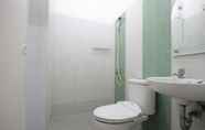 In-room Bathroom 6 Lotus Depok House