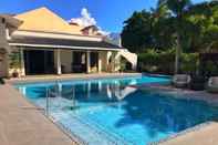 Swimming Pool Avenue Suites