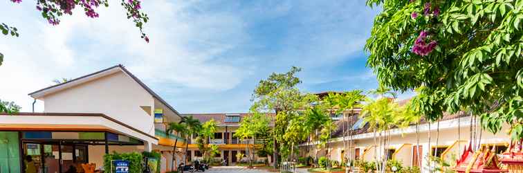 Lobi The Coconut Resort