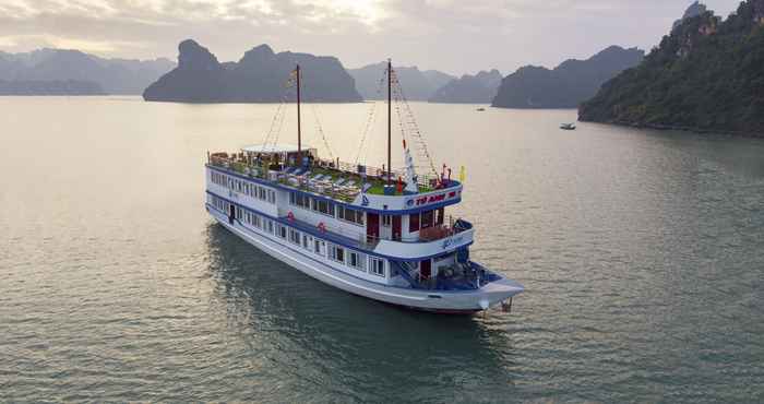 Bên ngoài Lapaci Cruise