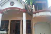 Exterior Budget Room at Jalan Satria Barat Semarang