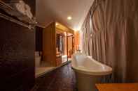 In-room Bathroom VARIA Hotel