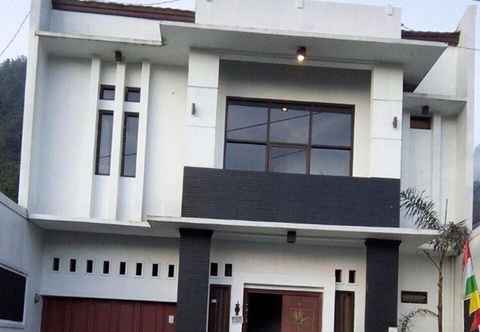 Exterior Full House 5 Bedroom at Homestay Villa Guci