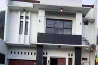 Exterior Full House 5 Bedroom at Homestay Villa Guci