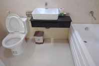 Toilet Kamar An Hotel Can Tho