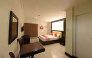 Kamar Tidur 3 OYO 115 Northridge Mansions