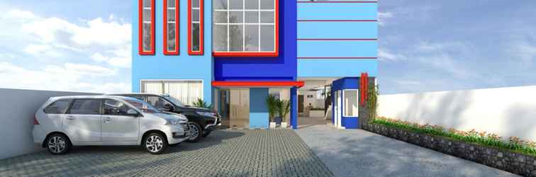 Lobi Red And Blue Hotel