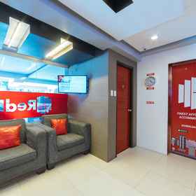 Lobby 6 RedDoorz Plus @ One Liberty Hotel Kalayaan Avenue, West Kamias Hotels