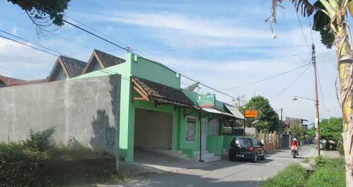 Luar Bangunan Cozy Room at Penginapan Griya Kita