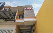 ภายนอกอาคาร 2 OYO 179 68 Residence Near RSI Surabaya Jemursari Kota Surabaya