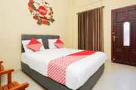 Bedroom OYO 179 68 Residence Near RSI Surabaya Jemursari Kota Surabaya