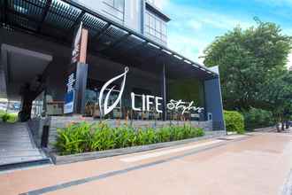 ภายนอกอาคาร 4 The Life Styles Hotel Surabaya