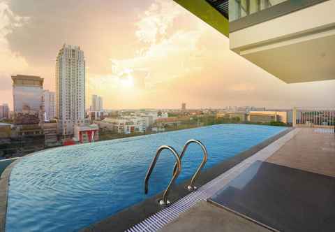 Swimming Pool The Life Styles Hotel Surabaya