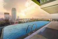 Swimming Pool The Life Styles Hotel Surabaya