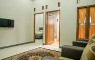 Lobby 4 M Stay Guest House by Westay