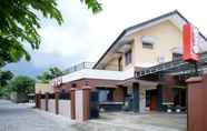 Luar Bangunan 2 OYO 347 Bayang Brothers Guest House Near Jogja International Hospital