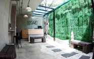 ภายนอกอาคาร 6 A'stel Bangrak Hostel