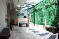 ภายนอกอาคาร A'stel Bangrak Hostel