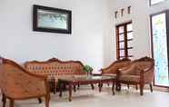 Functional Hall 5 Homestay Jogja dekat UNY Samirono by Simply Homy