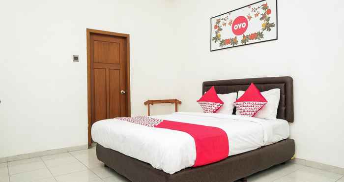 Bedroom OYO 353 Loesje Guest House Syariah