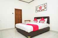 Kamar Tidur OYO 353 Loesje Guest House Syariah