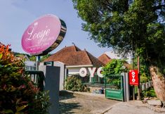 Bên ngoài 2 OYO 353 Loesje Guest House Syariah