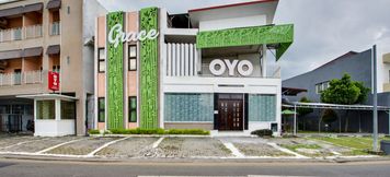 Exterior 2 Super OYO 511 Grace Residence